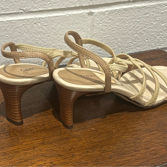 Fioni Size 6 Women’s Sandal Strapped Heels w/ Original Box - Picture 3 of 6